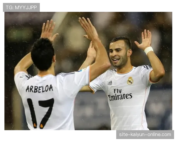 伊布与本泽马射门选择分化：单点强攻与多点协同的进攻逻辑对比